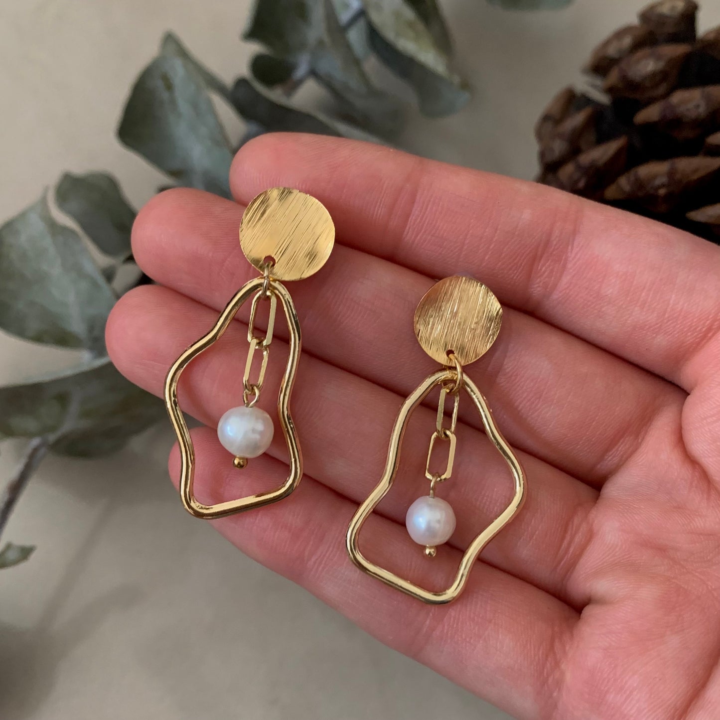 GOLDEN WAVES WITH PEARLS